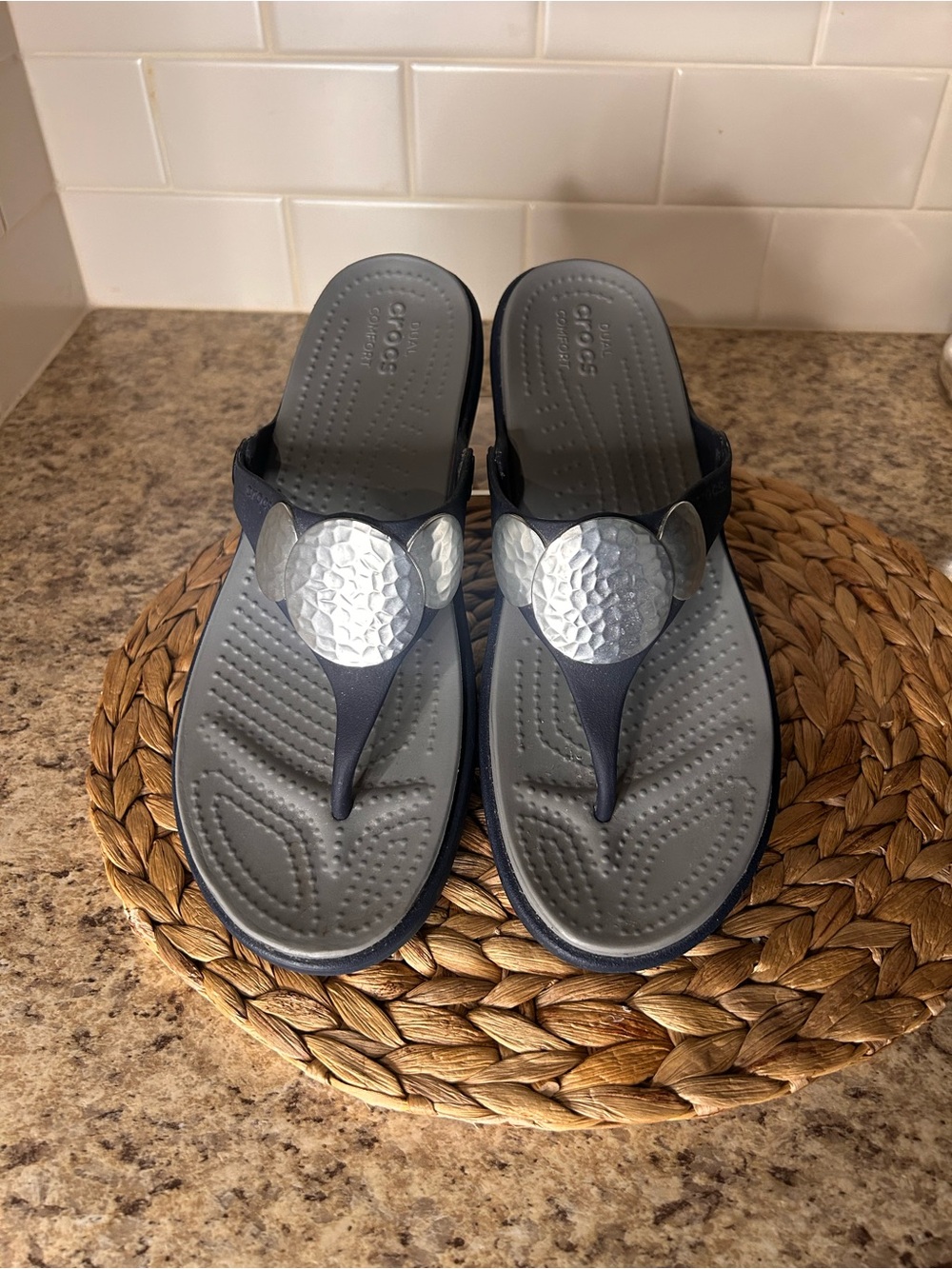 Crocs Sanrah Black Sandals/Flip Flops Low Wedge Hammered Circle Silver Detail - Picture 7 of 8